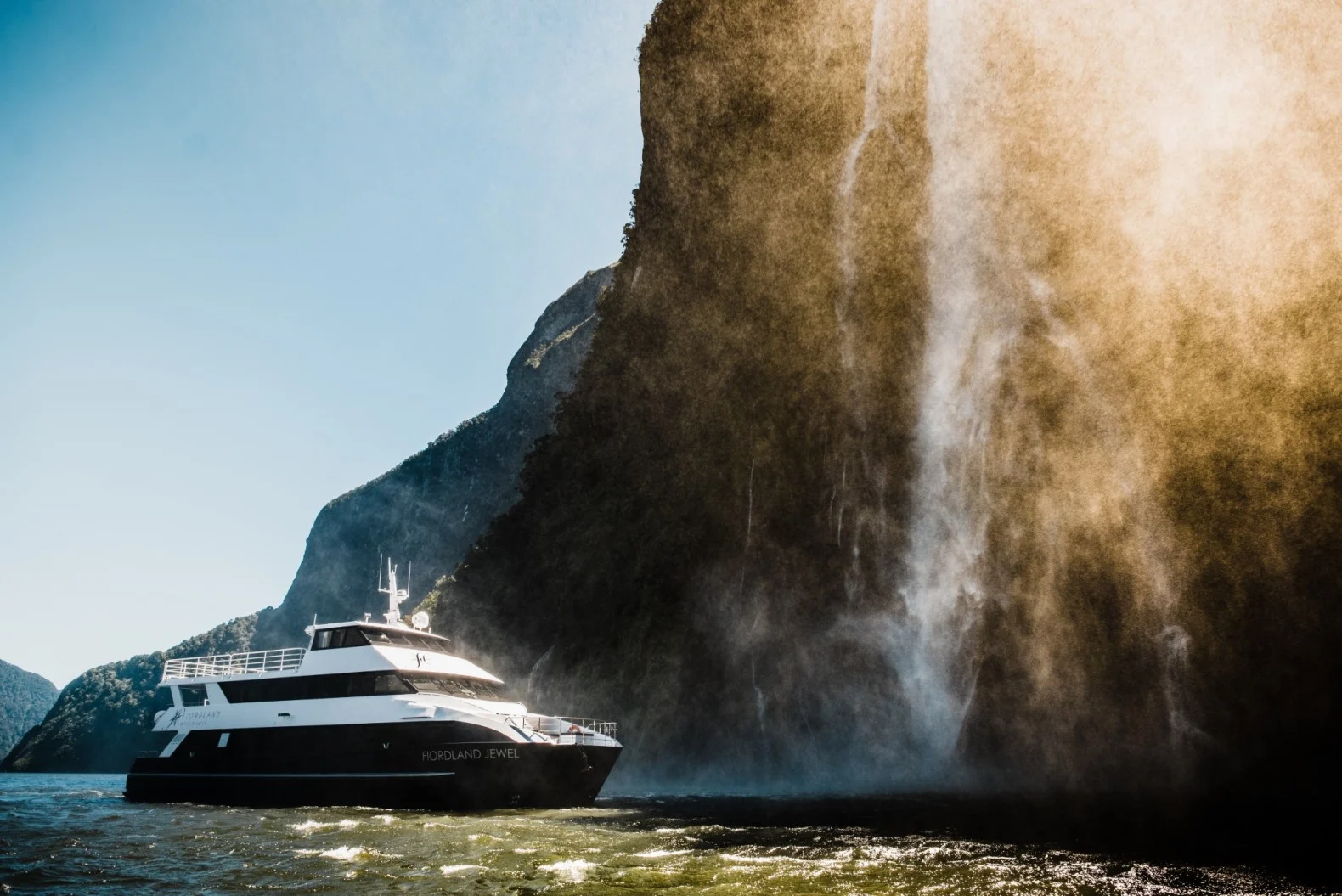 Milford Sound Luxury Lunch Cruise - Fiordland Jewel  experience